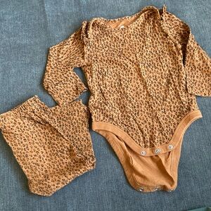 Like new GAP leopard print set (12-18mos)